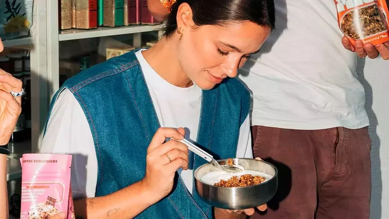 Verónica Gómez y Supernormal Lanzan Dos Nuevas Granolas Sostenibles