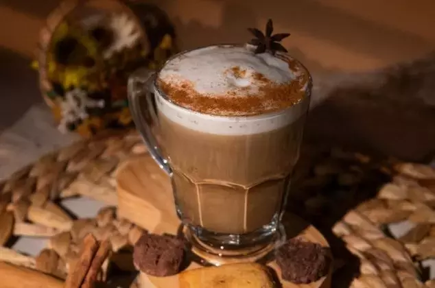 Creando un Latte de Café de Olla Artesanal: Guía Detallada para Prepararlo en Casa