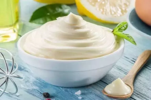 Mayonesa Casera Exprés: ¡Deliciosa en Segundos con Solo 3 Ingredientes!