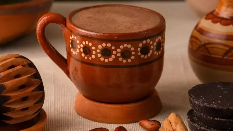 Cómo Elaborar un Exquisito Chocolate de Metate con Solo Tres Ingredientes
