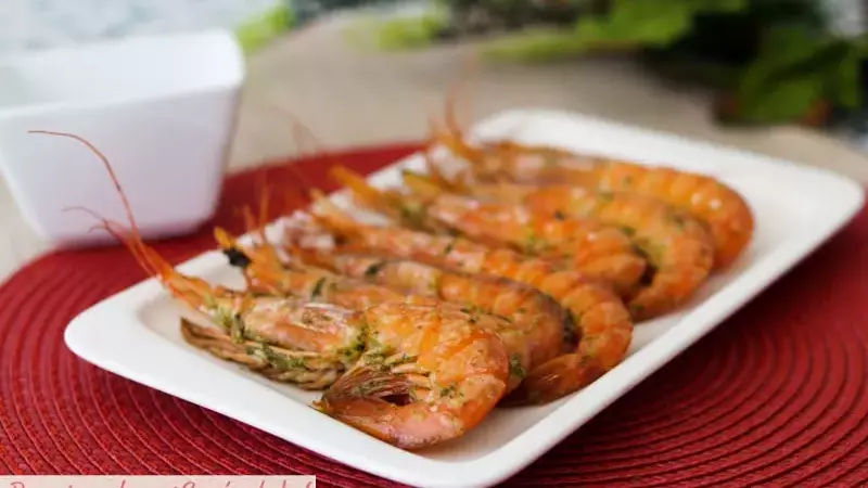 Langostinos al Horno con Aderezo Aromático de Ajo y Perejil