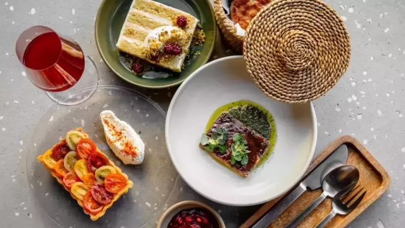 Descubriendo el Oasis Gastronómico de Copenhague: Bar Vitrine