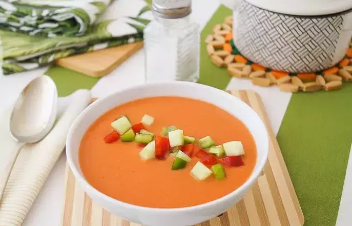 El Gazpacho Andaluz: Un Refresco Saludable y Delicioso