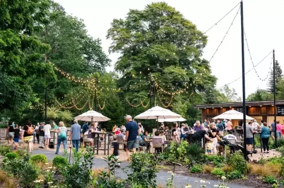 Los Jardines de Cerveza: Donde la Tradición y la Modernidad se Unen