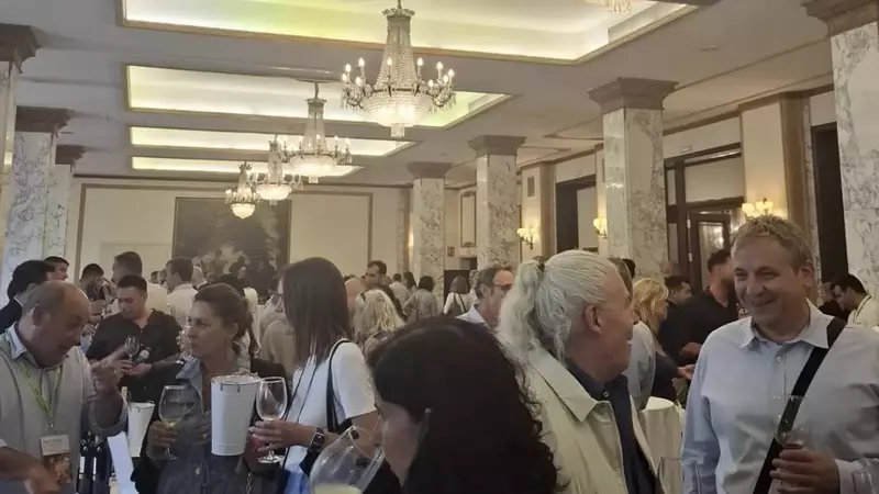 Celebrando la Esencia del Vino: Un Encuentro Inolvidable con Pequeños Productores