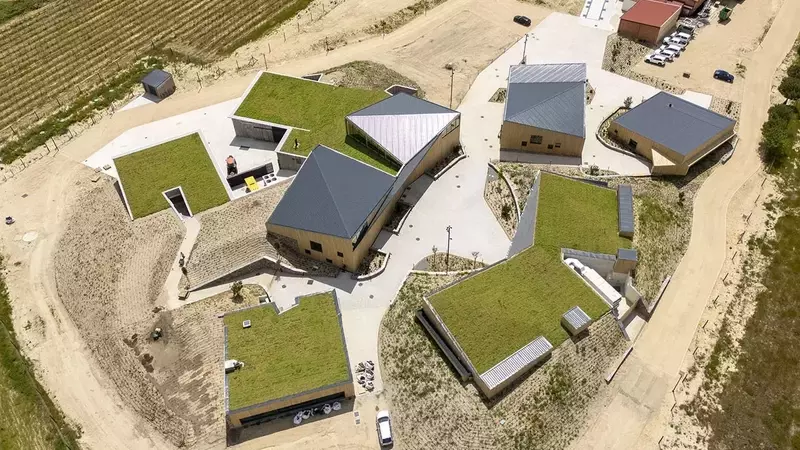 Ossian inaugura una bodega de vanguardia en Nieva, fortaleciendo la vitivinicultura rural
