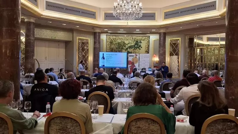 Experiencia Verema Madrid: Una Cata Excepcional con los Vinos Mejor Puntuados de la Guía ADN 2025