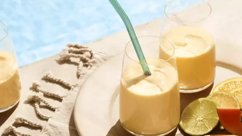Batido Tropical Refrescante de Coco, Papaya y Mango