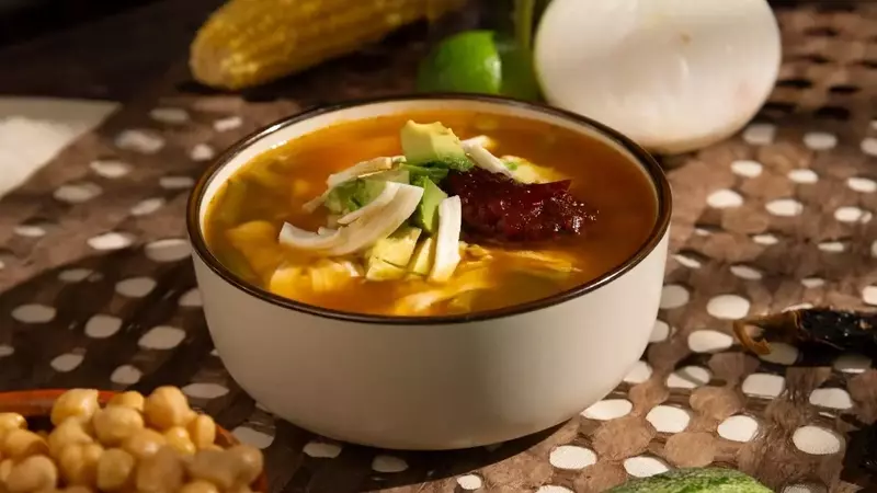Prepara un Caldo Tlalpeño Auténtico: Sabor Tradicional Mexicano