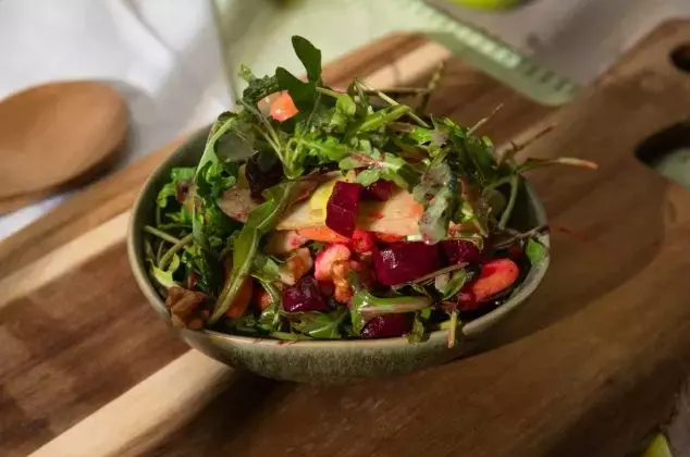 Ensalada Reconfortante de Otoño: Sabor y Textura en Cada Bocado