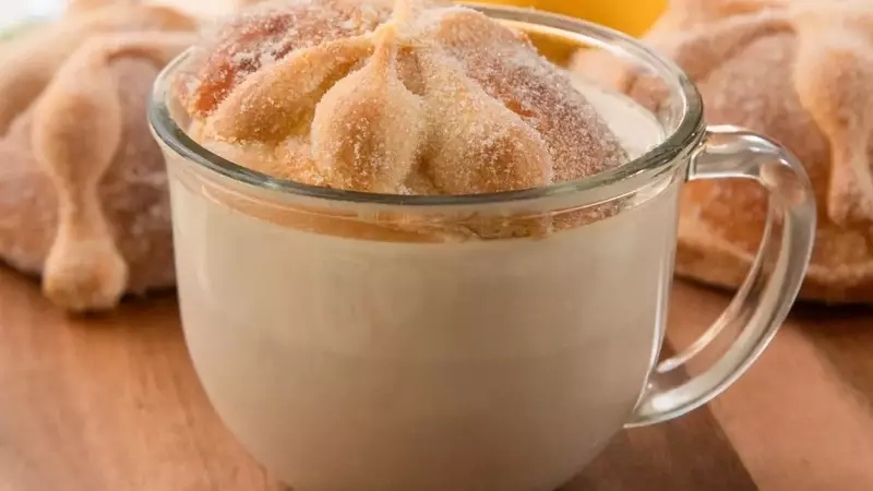 Atole de Pan de Muerto: Tradición y Sabor en Cada Sorbo