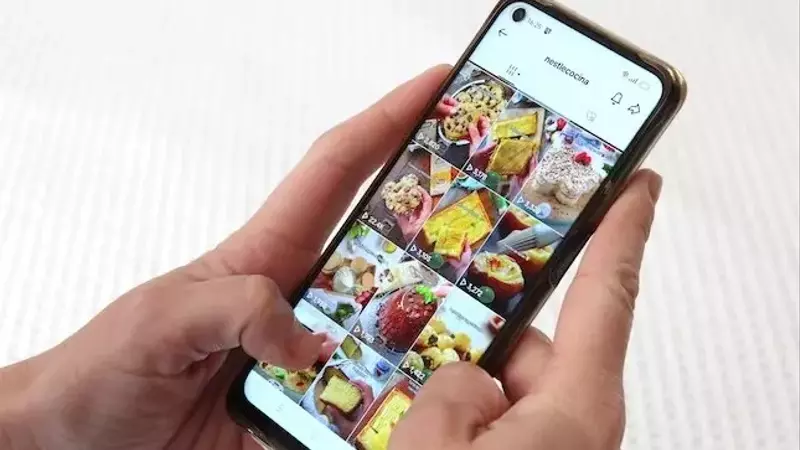 Cómo las Redes Sociales Están Transformando los Hábitos Alimentarios de los Jóvenes Españoles