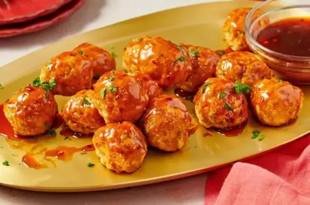 Albóndigas de Pollo Enchiladas: Un Manjar Picante y Sabroso en Minutos