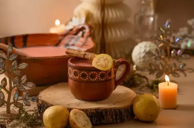 Cómo Elaborar un Delicioso y Cremoso Atole de Guayaba en Casa