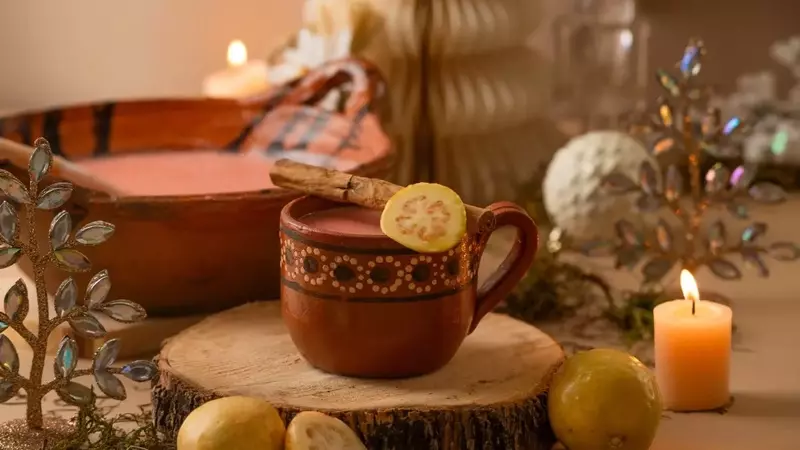 Atole de Guayaba Cremoso: Un Elixir Confortante para el Alma