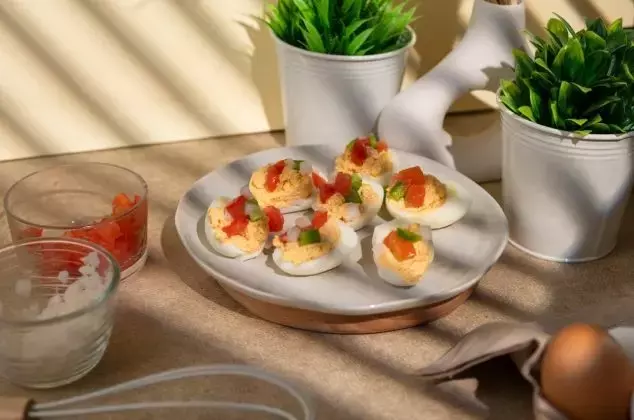 Deliciosos Huevos Endiablados con Fresco Pico de Gallo: Una Receta Vibrante y Fácil