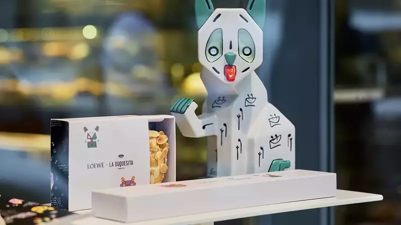 La Dulce Alianza: LOEWE Perfumes y La Duquesita Crean la Magia Navideña con Almendra