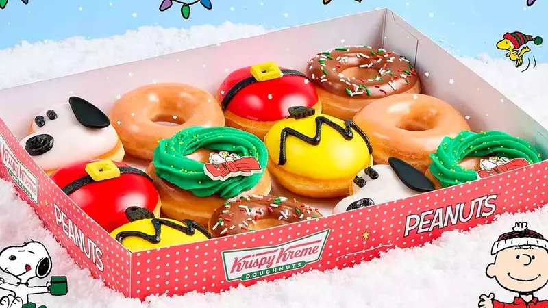 Krispy Kreme rinde homenaje a Peanuts esta Navidad con una dulce colección de donuts