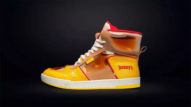 Denny's presenta zapatillas "Sticky Kicks" con sirope real: fusi￳n de moda y gastronom￭a
