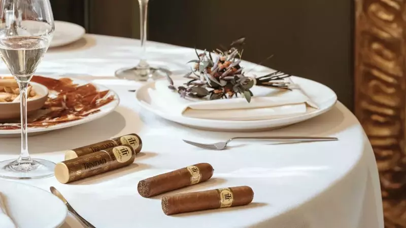 Celebración Decembrina: Armonía de Sabores con Habano, Cava y Jamón Ibérico