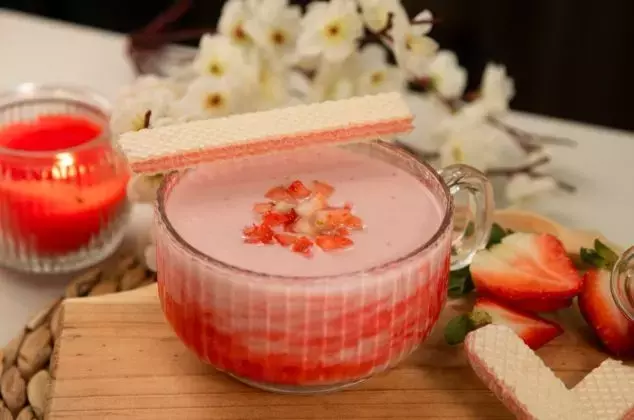 Prepara un Delicioso Atole de Fresa Casero con Solo Cinco Ingredientes Esenciales