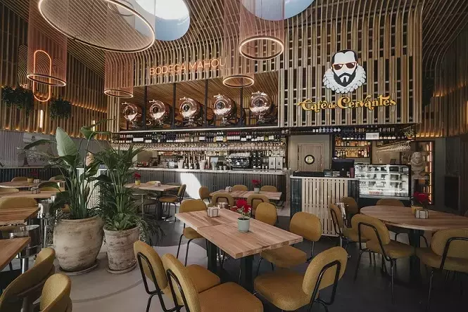 Café Cervantes: Fusión de Gastronomía, Historia y Tradición Madrileña en Plaza de España