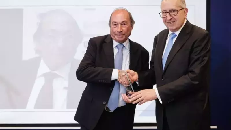Agustín Llarás Honrado con el Premio al Mejor CEO del Año 2025 por la Asociación Catalana de Franquicias