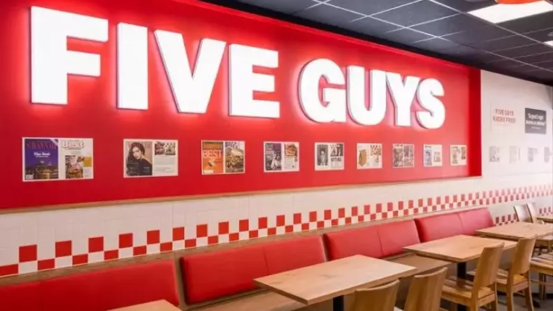Five Guys Expande su Presencia en Baleares con Aperturas en Mallorca