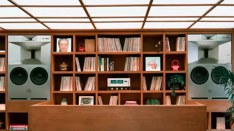 Bares de Escucha: El Renacimiento de la Experiencia Musical en la Era de la Desconexión
