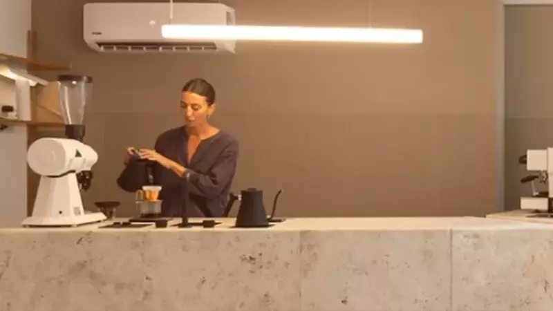 Baristas de Competencia vs. Baristas de Cafetería: Un Análisis Comparativo