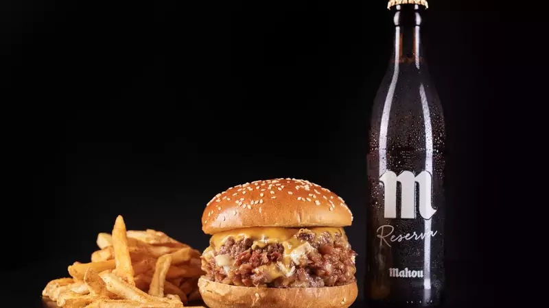 Goiko y Mahou unen fuerzas en el lanzamiento de la hamburguesa Kevin Reserva