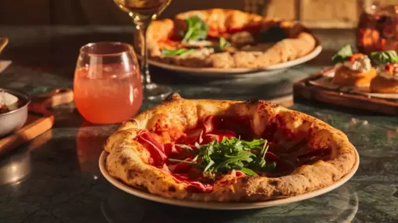 Ditaly y Enrique Tomás fusionan lo mejor de Italia y España en una pizza ibérica de edición limitada