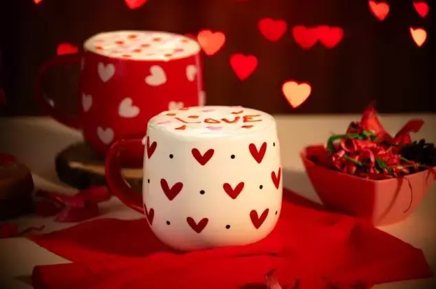 Delicia en Taza para el Día de los Enamorados: Un Regalo Dulce y Sencillo