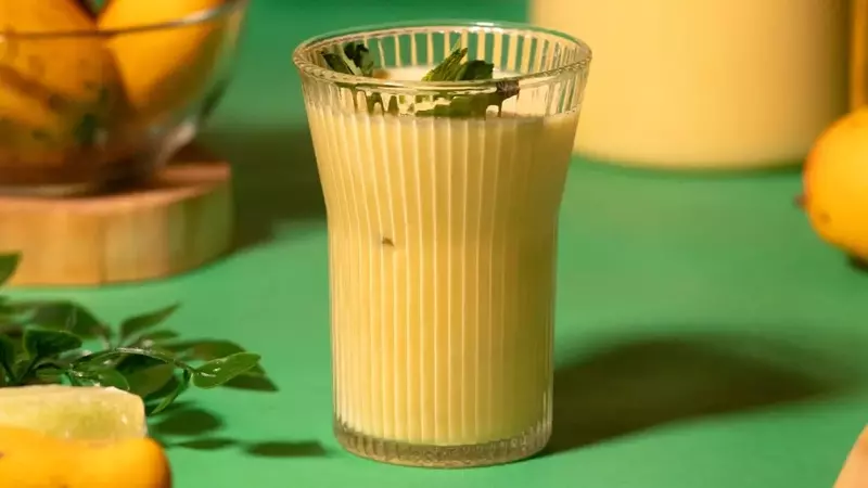 Bebida Refrescante: Limonada Cremosa de Mango en Minutos