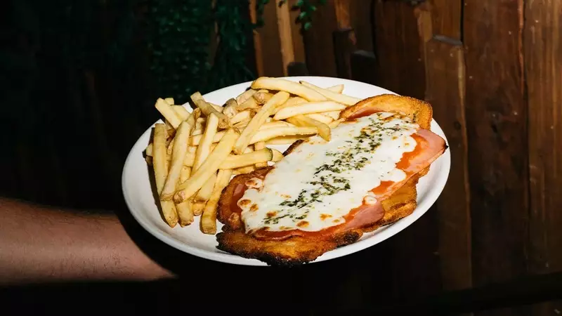Chalito Lleva sus Famosas Milanesas a Madrid con Gran Apertura