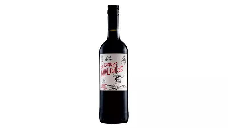 Vino 'Los Conejos Malditos' de Bodegas Más que Vinos en Hollywood