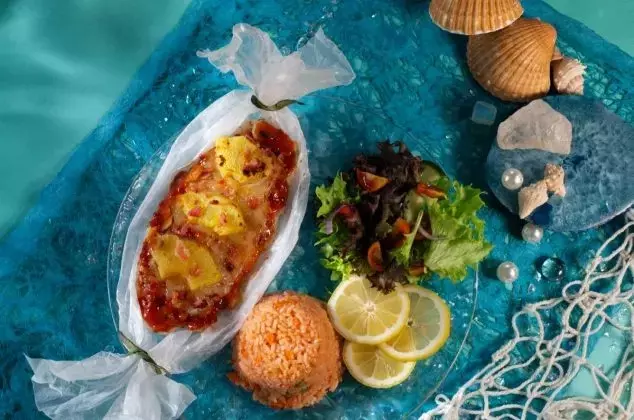 Pescado Estilo Hawaiano: Una Delicia Tropical al Papillote