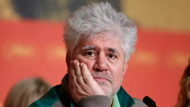 El Secreto Dulce de Pedro Almodóvar: Un Flan Protector en la Televisión