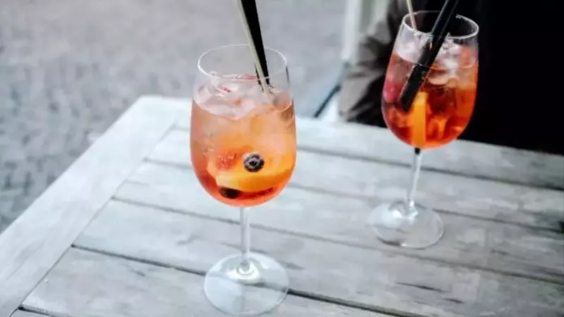 El Fenómeno del 'Tardeo' Transforma el Consumo en la Hostelería Española