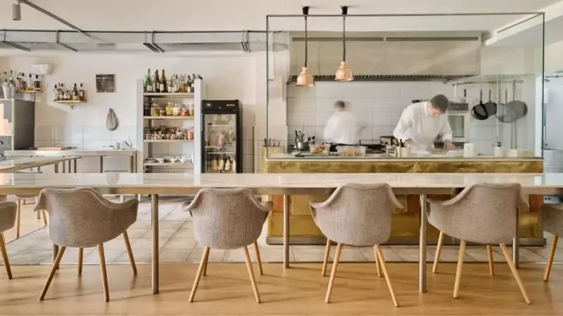 Playing Solo: Una Experiencia Culinaria Íntima y Evolutiva en Madrid