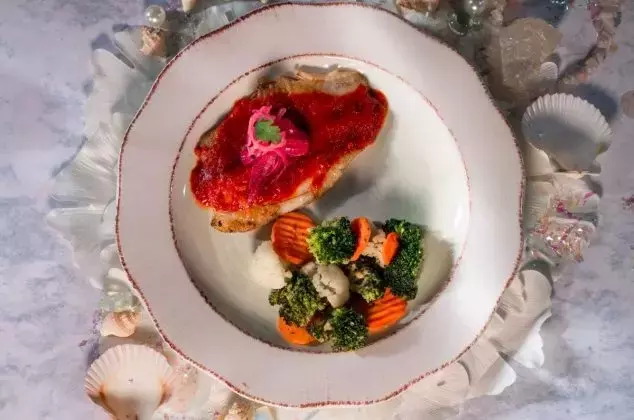Pescado Envuelto en Salsa Picante: Una Explosión de Sabor