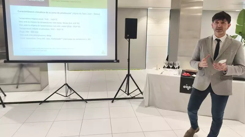 Descubriendo la Evolución de la Garnacha Blanca en Terra Alta: Una Cata Magistral en Valencia