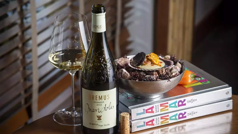 Armonía de Sabores: Vinos Húngaros Oremus y la Cocina Peruana de La Mar Madrid