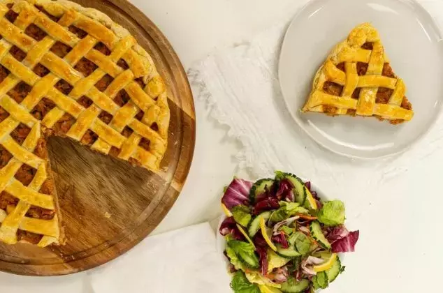 Exquisita Tarta Salada de Atún con Crujiente Masa Hojaldre