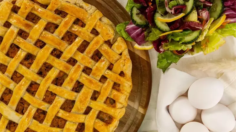 Receta Económica y Sencilla: Pastel de Atún con Hojaldre Crujiente