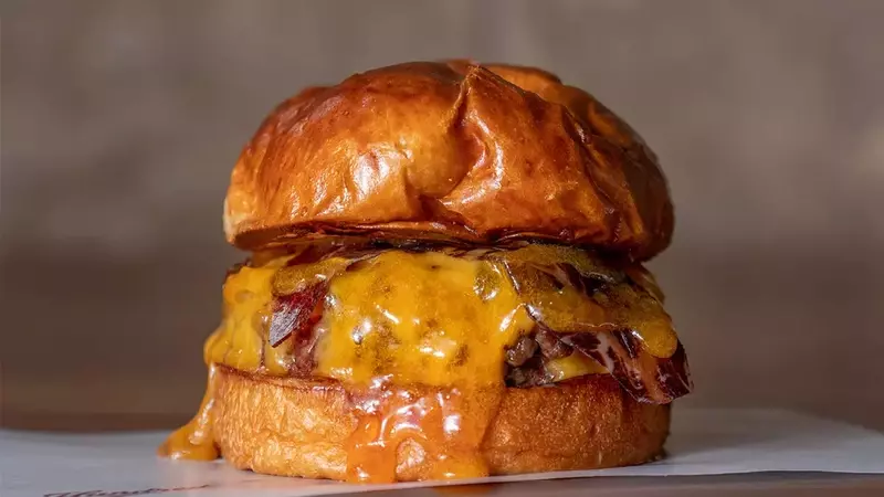 Hundred Burgers: El Reinado Global de la Hamburguesa Perfecta