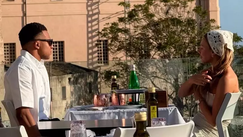 La Escapada Secreta de Ester Expósito y Kylian Mbappé en Cagliari: Una Delicia Gastronómica