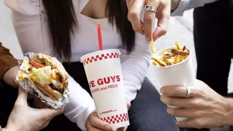 Five Guys inaugura su primer restaurante aeroportuario en la UE en El Prat