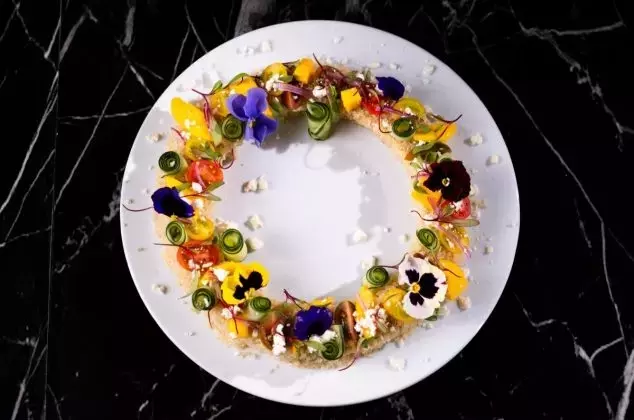 Delicia Tropical: Ensalada de Quinoa con Mango y Verduras