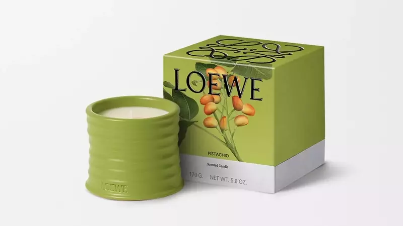 LOEWE Lanza Vela de Pistacho: Un Aroma Dulce y Sofisticado para el Hogar